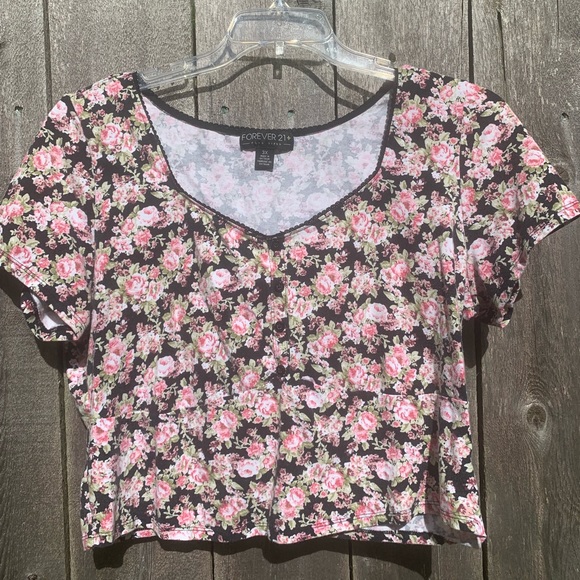 Forever 21 Tops - Forever 21 Floral Crop Top